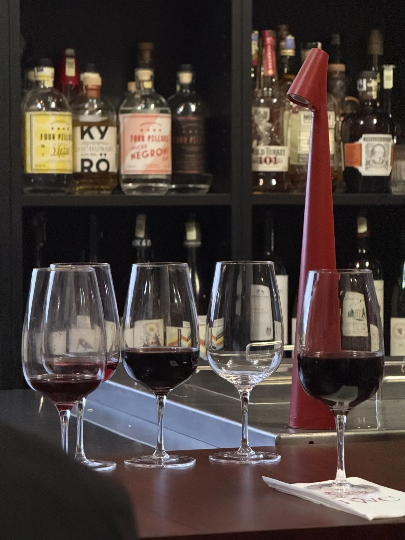JWC Wine 真实课堂中的多杯红酒品鉴设置